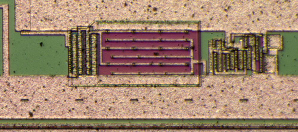 D82720 Die Bias-Generator