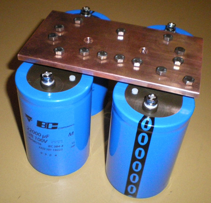 M250 Verstärker massives Massekonzept Sternpunkt Glättungskondensatoren