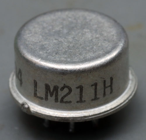 LM211