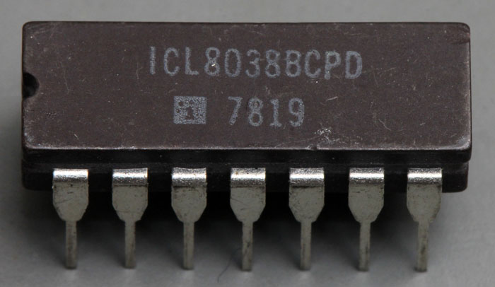 ICL8038