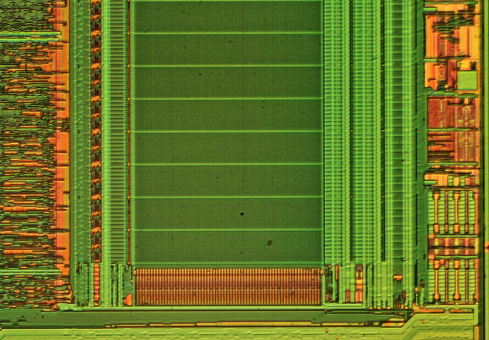 Logitech M500 Cypress CY7C63823 Die Detail